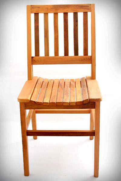 demolição cadeira de de madeira